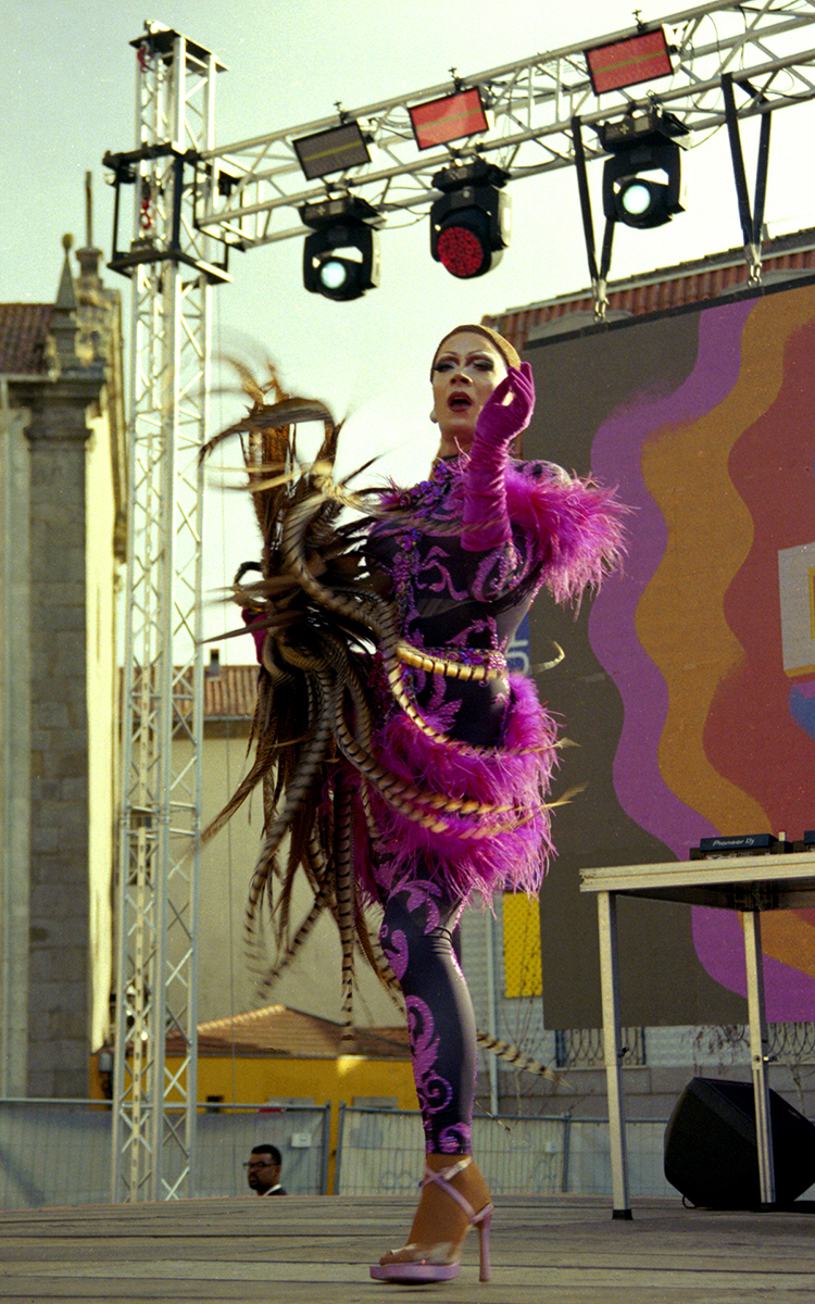 Dancer in Porto city 