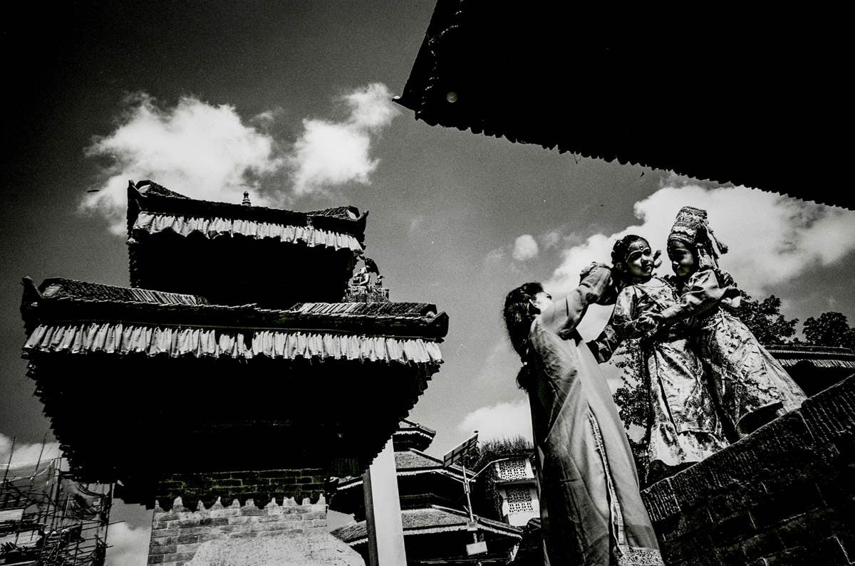 Stop Wriggling And Stay Still!!!