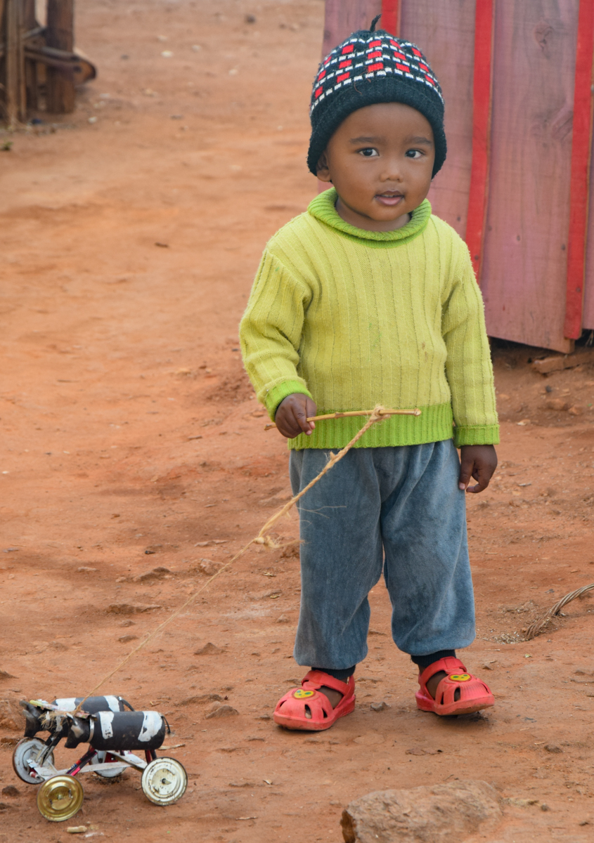 L'enfant avec le jeu