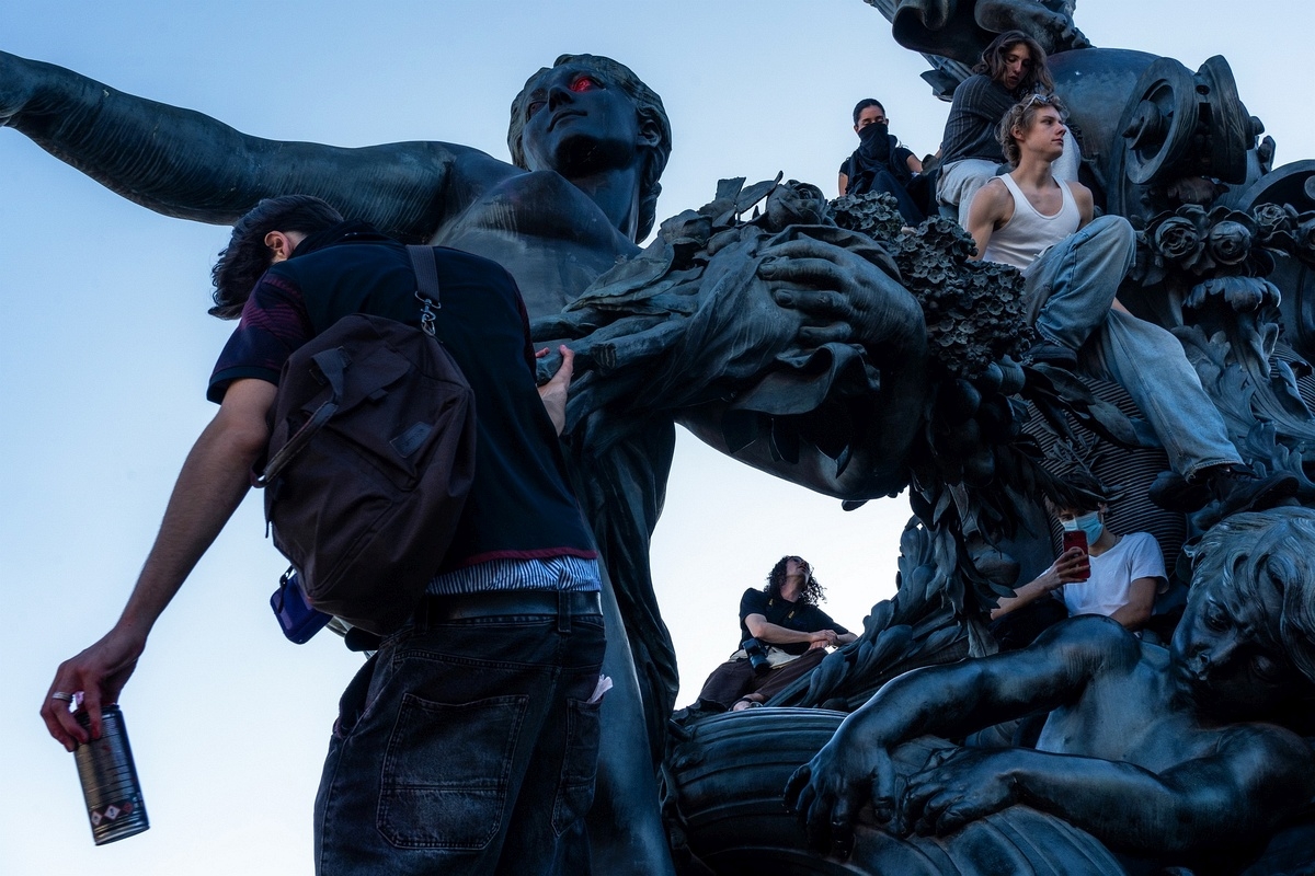 Manifestants sur la place de la Nation