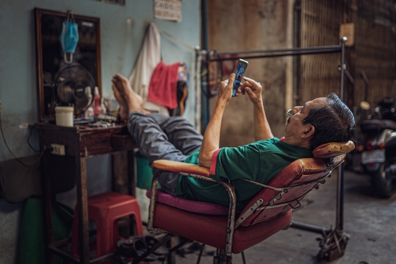 Urban Interlude: Phnom Penh’s Sidewalk Barber